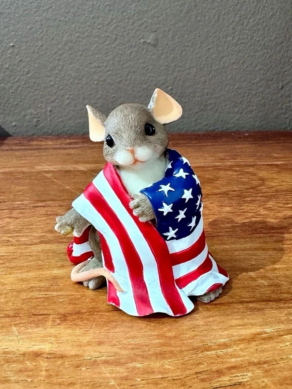 🇺🇸 Charming Tails “Wrapped With Pride” Figurine #89/139 Fitz & Floyd